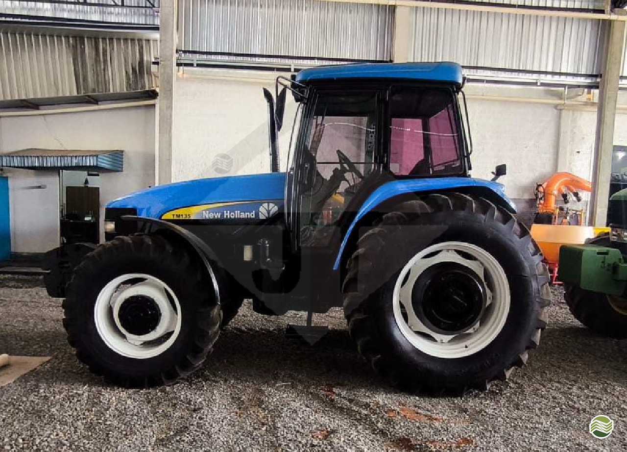 TRATOR NEW HOLLAND NEW TM 135 Tração 4x4 Jorginho Tratores PARANAVAI PARANÁ PR